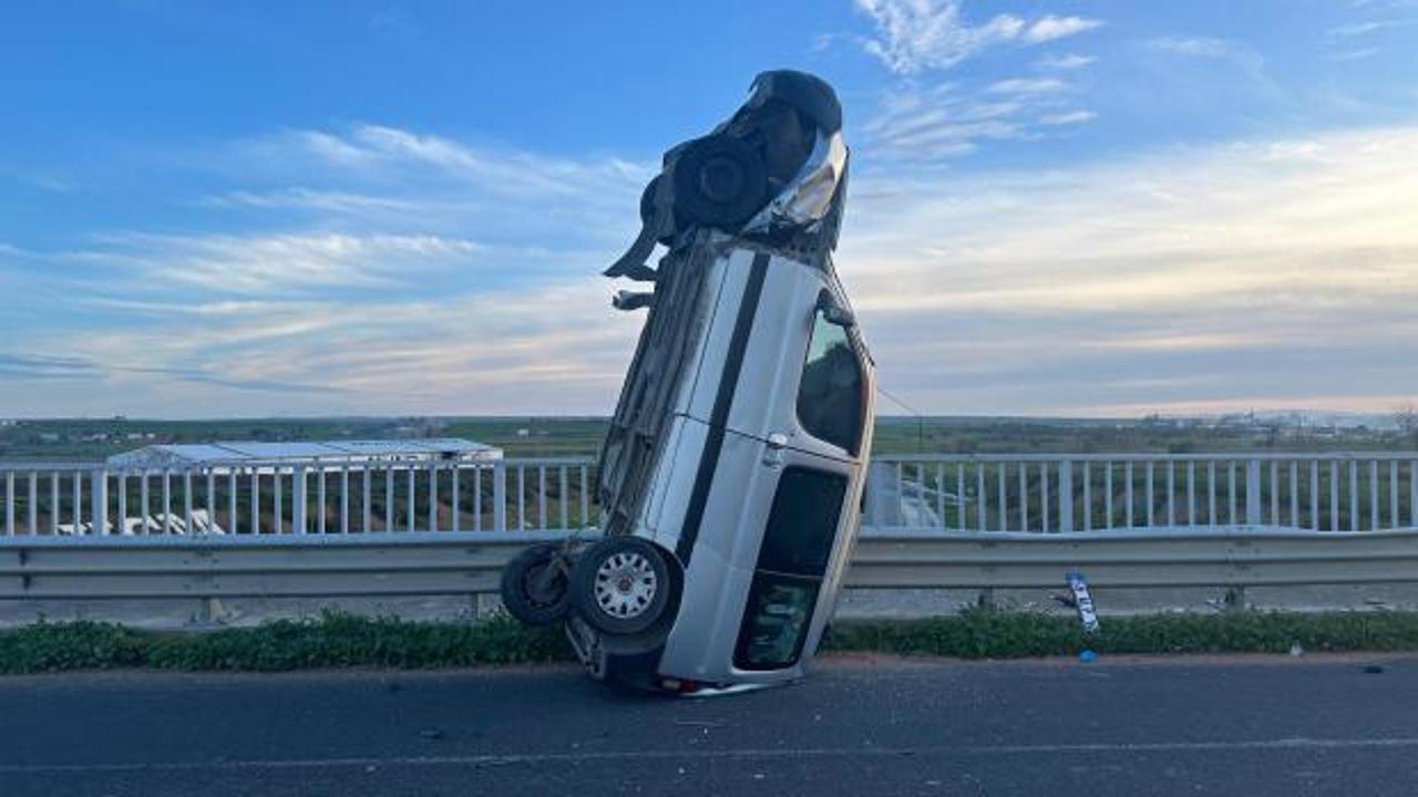 Tekirdağ'da ilginç kaza: Bariyere çarpan araç dik durdu!