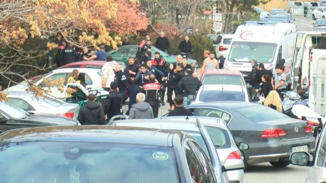 Ankara'da adliye &ouml;n&uuml;nde bı&ccedil;aklı kavga: 5 yaralı!