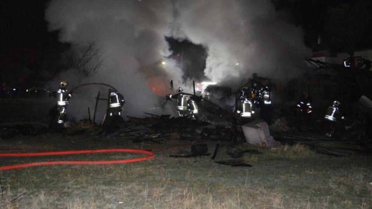 Ankara'da zihinsel engelli 3 kardeşin yaşadığı ev yanarak kül oldu