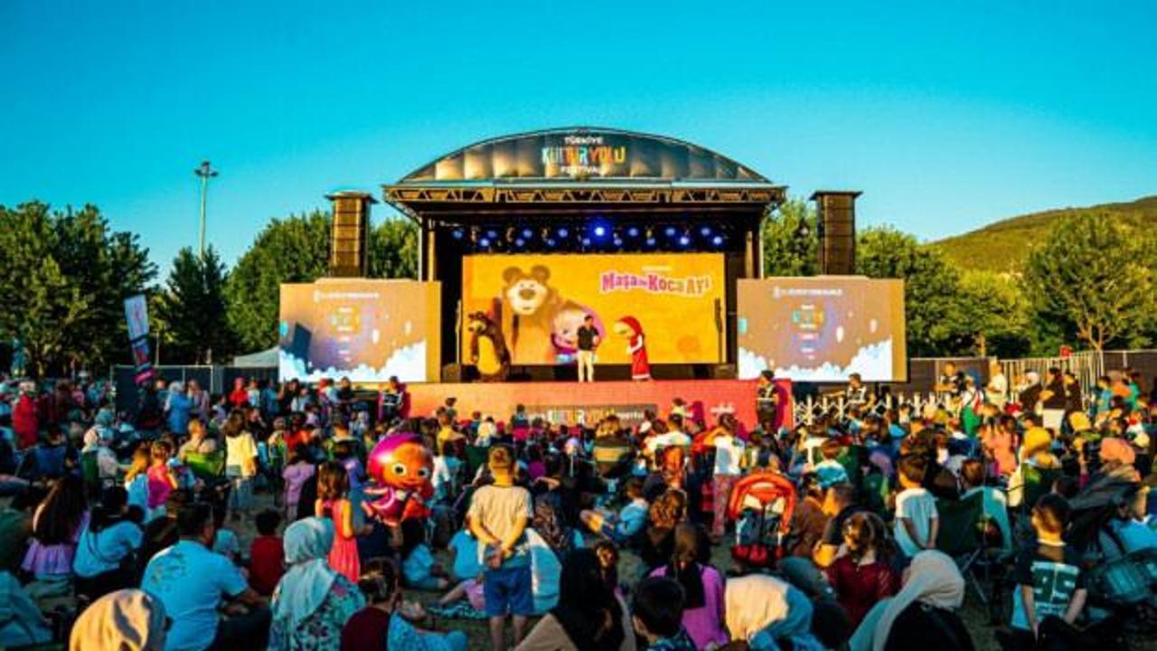 Bakan Ersoy a&ccedil;ıkladı: T&uuml;rkiye K&uuml;lt&uuml;r Yolu Festivali, 2026 yılında 26 şehre &ccedil;ıkıyor!