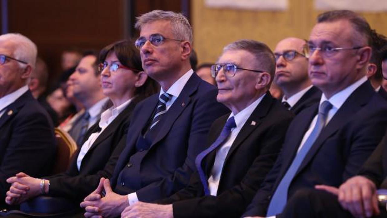 Bakan Memişoğlu, 11. Türk Tıp Dünyası Kurultayı'na katıldı