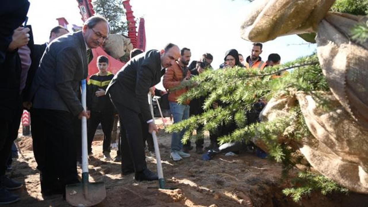 Başkan Altay “Geleceğe Nefes Konya’ya Hayat” programında öğrencilerle fidan dikti