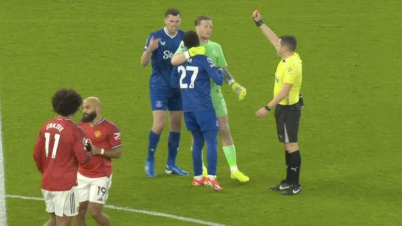 Dünyanın en iyi liginde ilginç olay! 36 yaşındaki futbolcu takım arkadaşını tokatladı