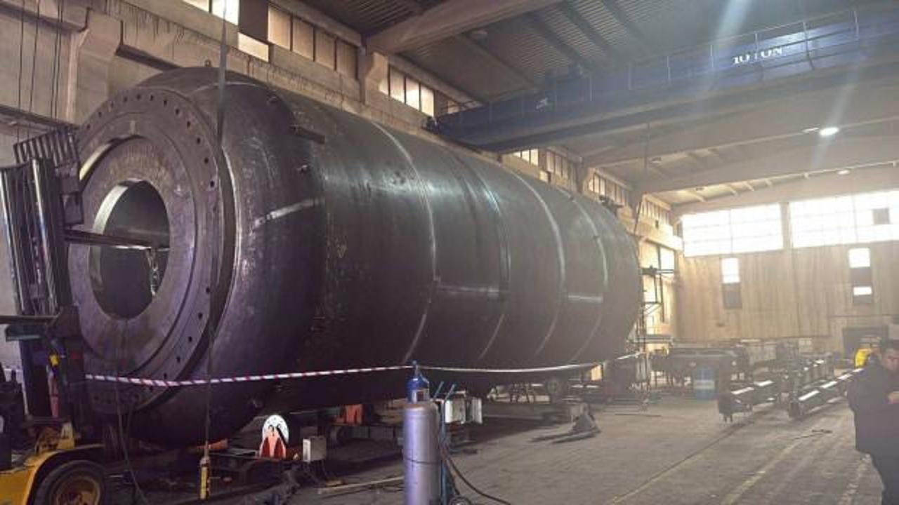 Feci olay: 3 tonluk levhanın altında kaldılar! 