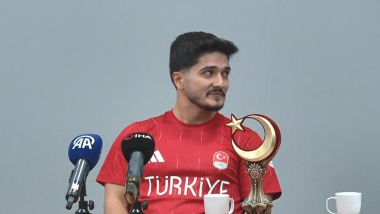 Halterci Muhammed: 'Şarkı söyleyerek rakiplerimi şaşırtıyorum'