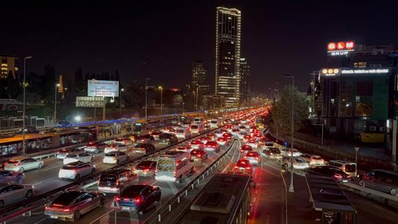 İstanbul'da akşam saatlerinde trafik yoğunluğu yüzde 83'e ulaştı
