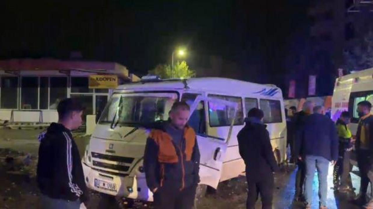 Yolcu minibüsü ile cip çarpıştı: 3 yaralı