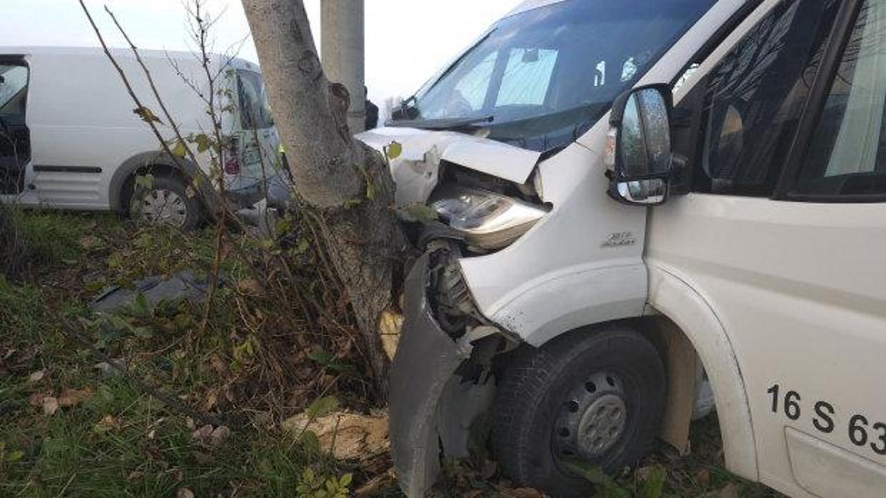 Bursa'da işçi servisi ile hafif ticari araç çarpıştı: 11 yaralı