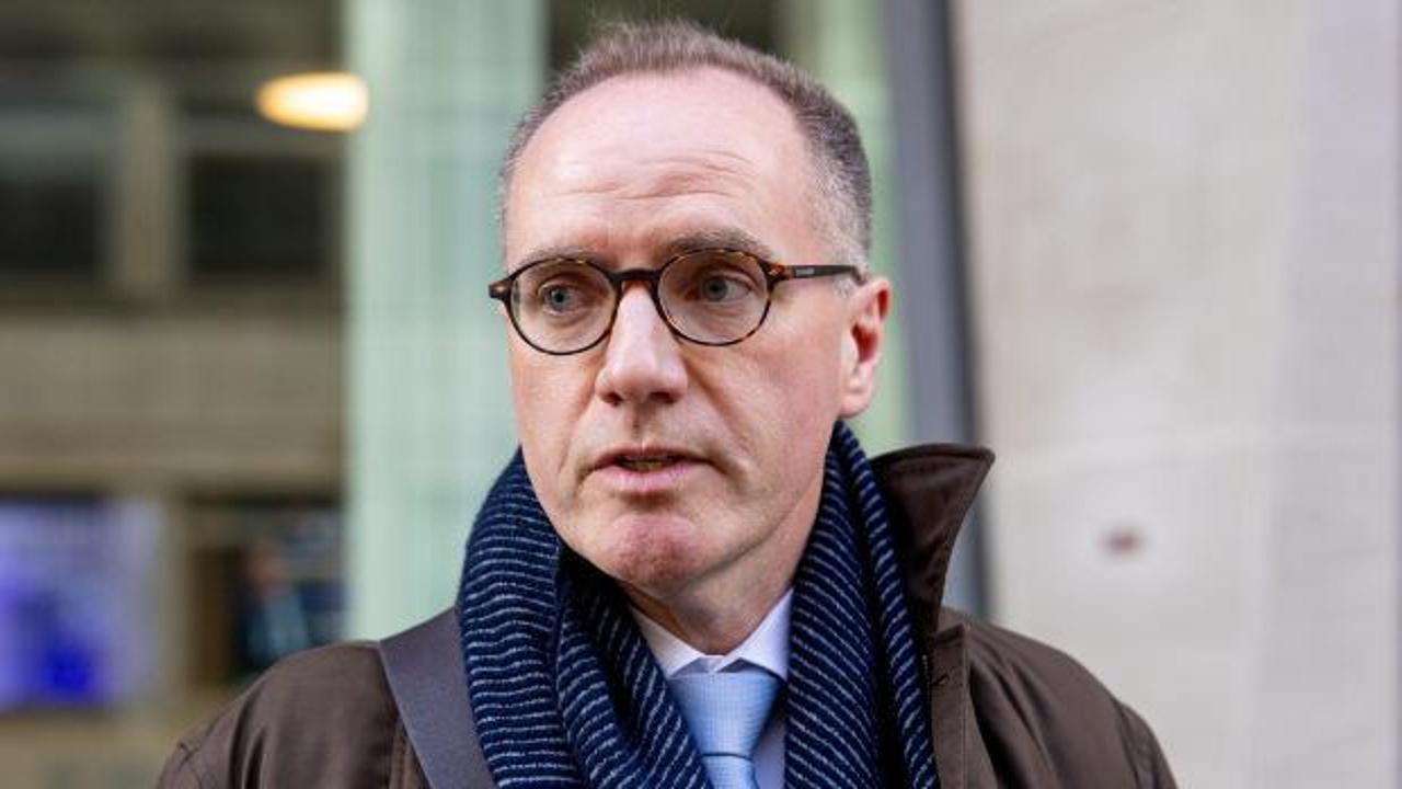 İngiltere'de istifa depremi