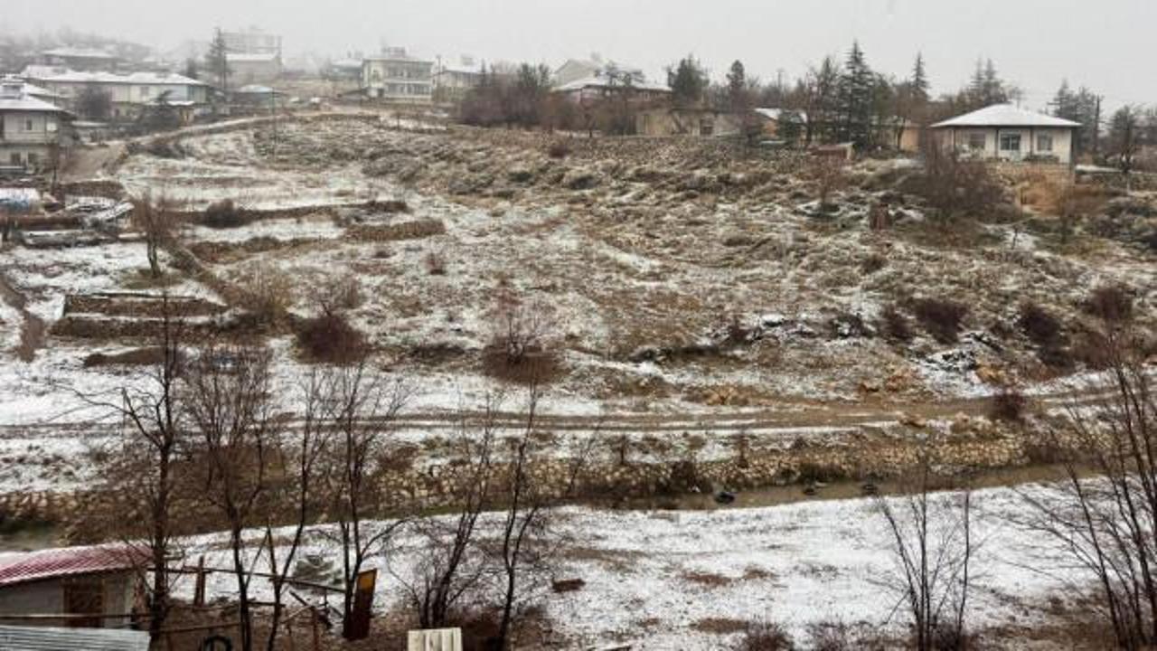  Adana'nın yüksek kesimlerine kar yağdı