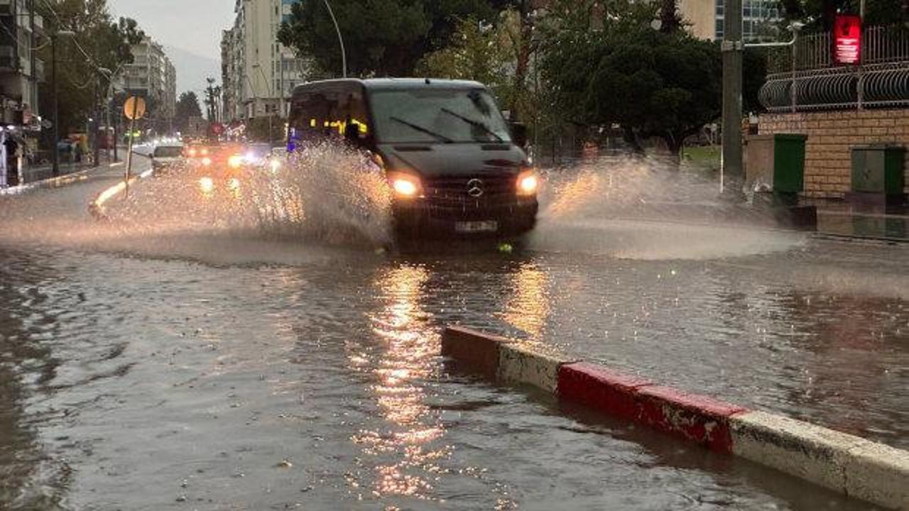 Antalya ve ilçelerinde sağanak etkili oldu 