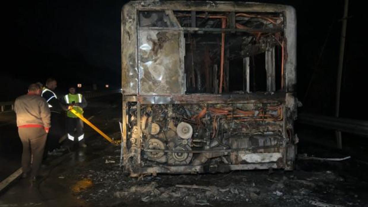 Arnavutköy'de İETT otobüsü alevlere teslim: Kısa sürede küle döndü
