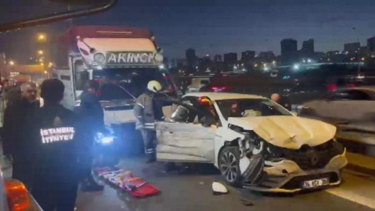 Bağcılar'da zincirleme kaza: Yaralılar var! Trafik kilitlendi...