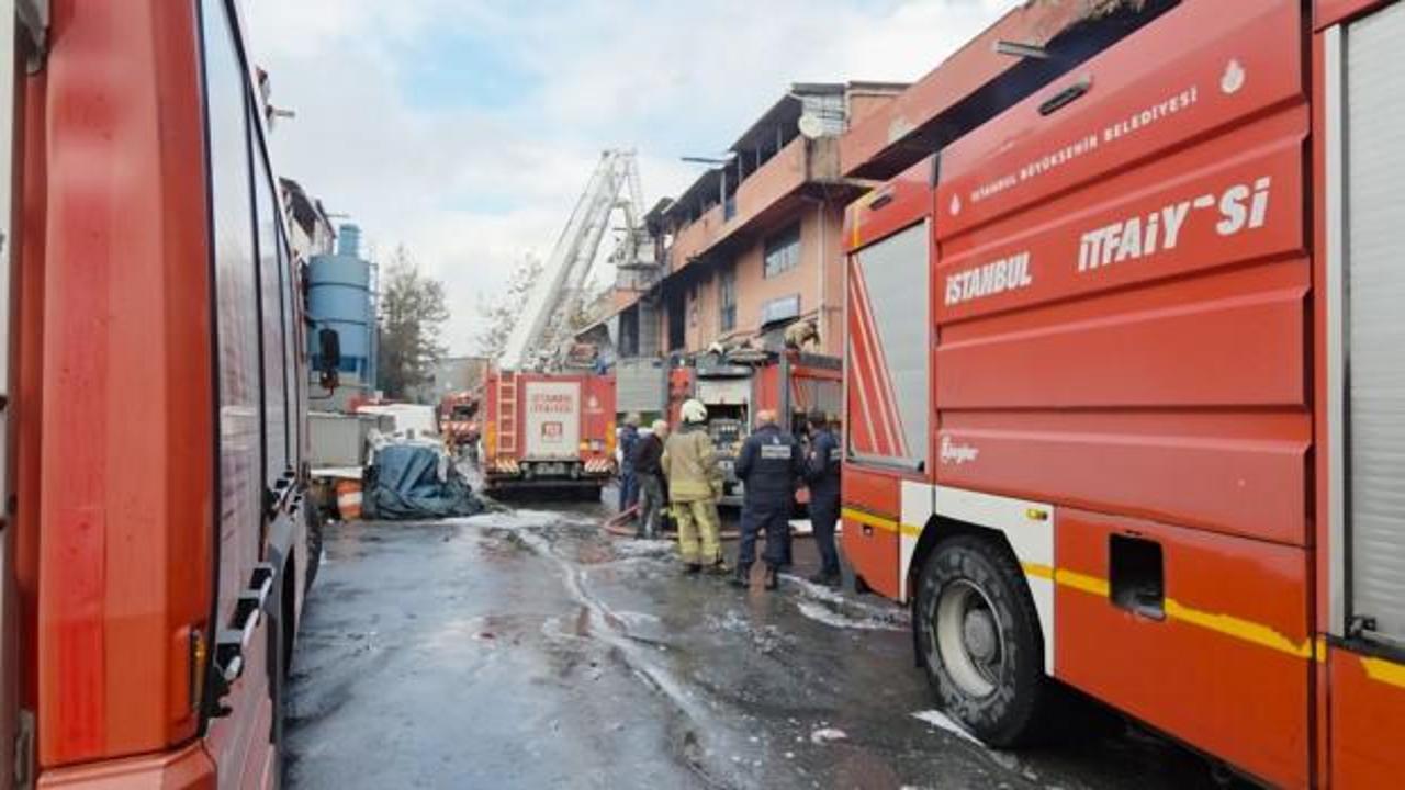 Başakşehir&rsquo;de sanayi sitesinde yangın! &Ccedil;ok sayıda ekip sevk edildi