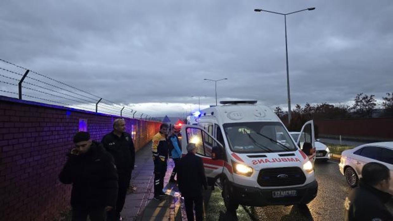 Kaygan zemin affetmedi! İki araç birbirine girdi: 6 yaralı