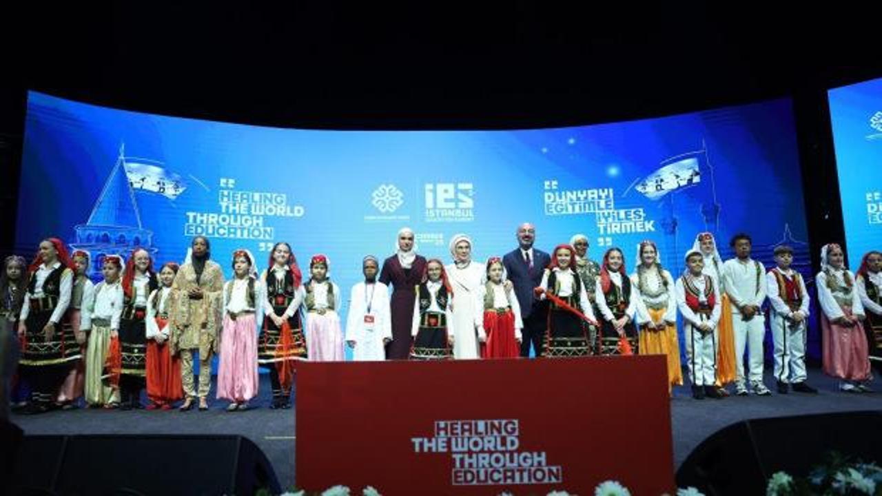 Emine Erdoğan 5. İstanbul Eğitim Zirvesi’nde konuştu