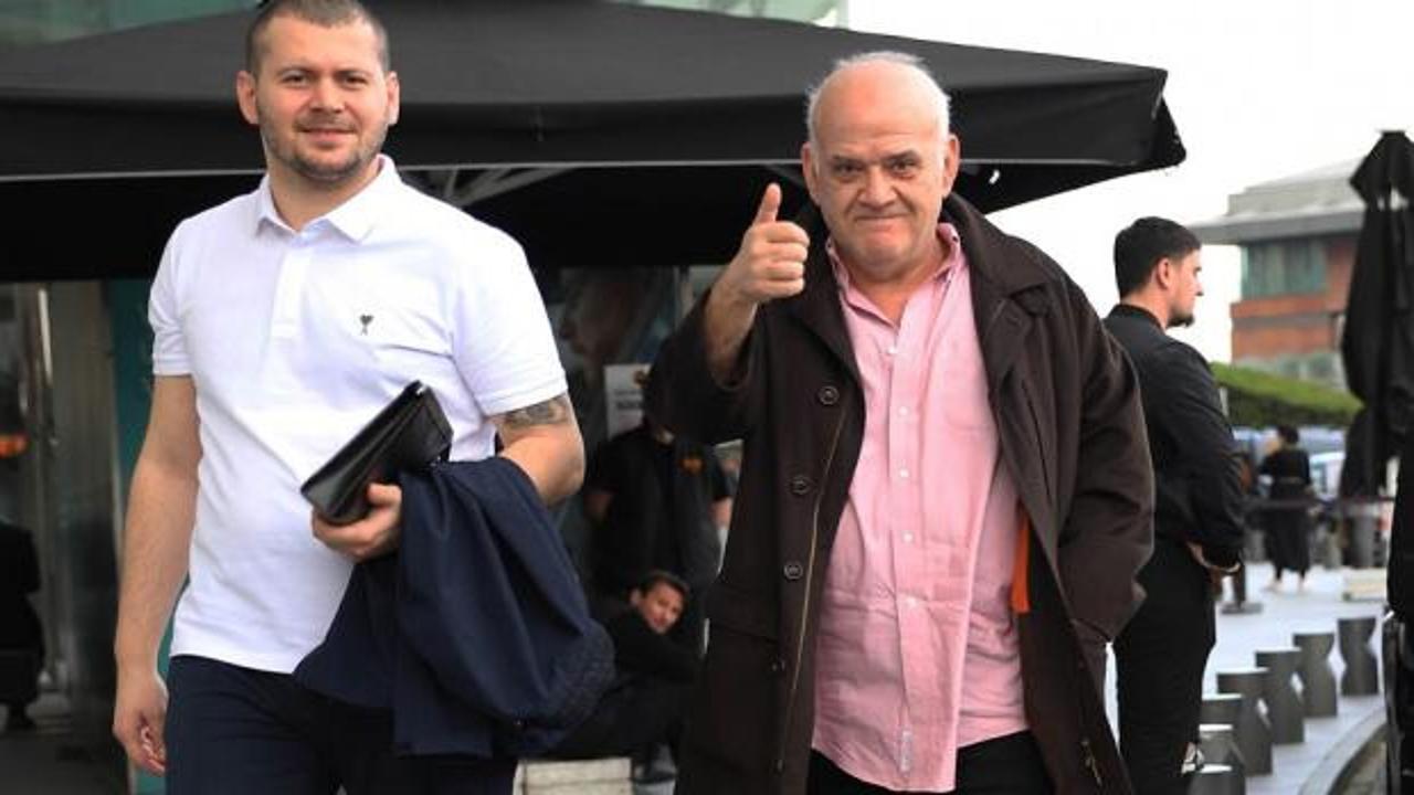 Futbol yorumcusu Ahmet &Ccedil;akar g&ouml;zaltına alındı