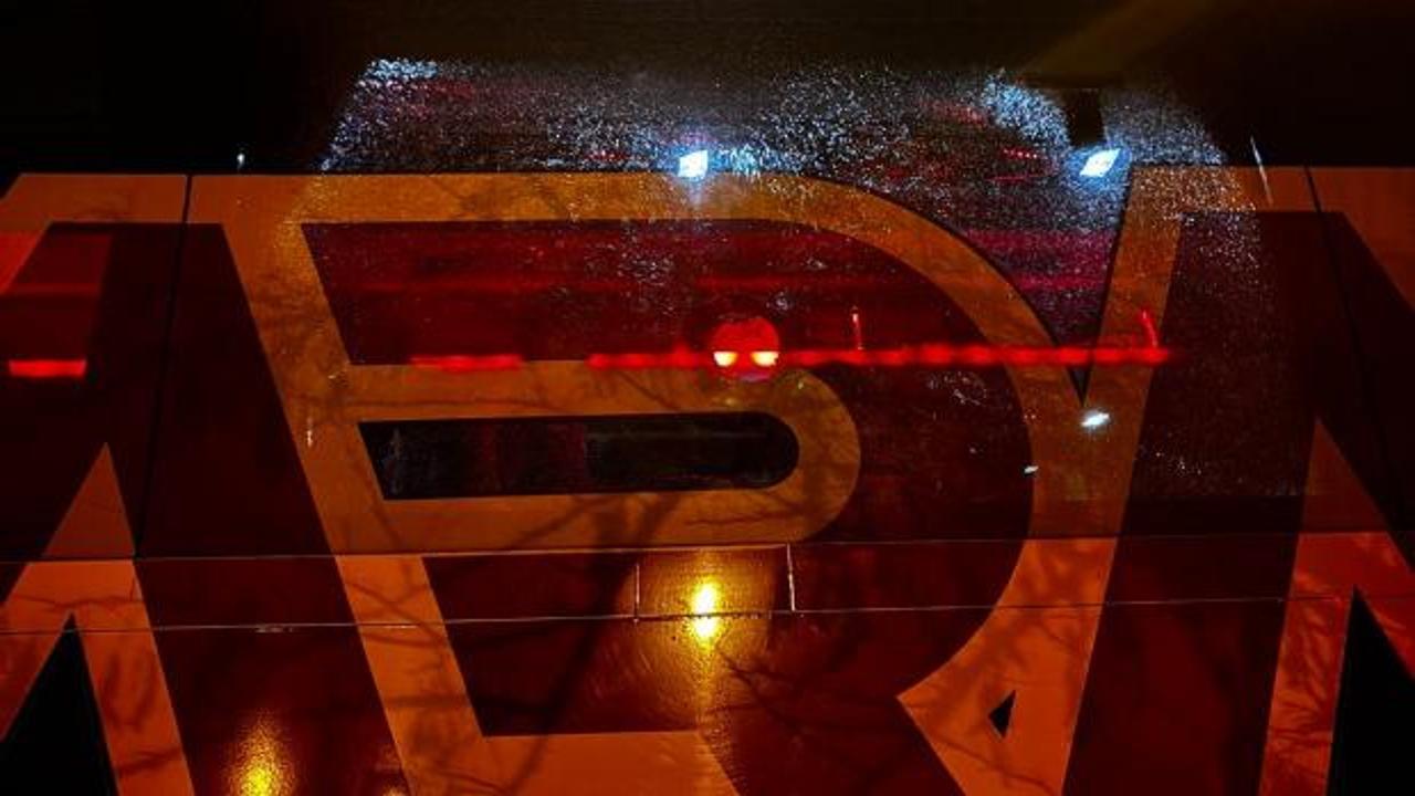 Galatasaray otobüsü saldırıya uğradı! Galatasaray otobüsü saldırıya uğradı!