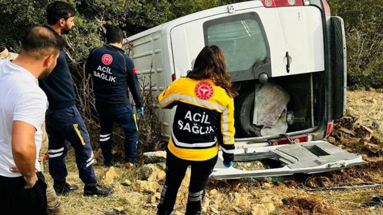 Gaziantep’te minibüs şarampole devrildi:1 ölü,3 yaralı