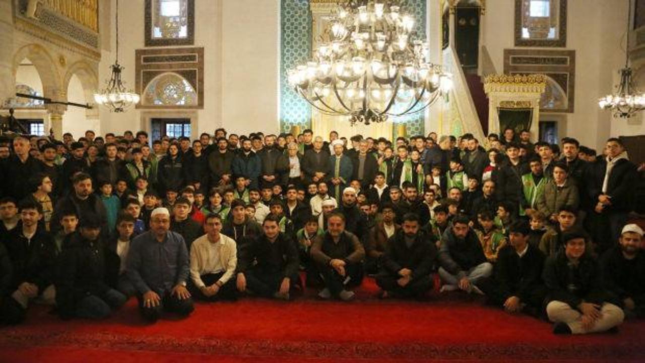 52 ilde 3 bin 200 liseli genç, sabah namazında buluştu