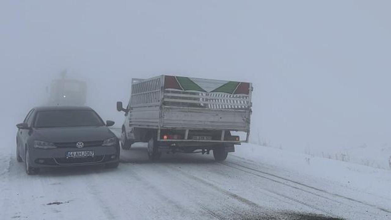 Kars-Göle kara yolunda kar ve sis ulaşımı olumsuz etkiliyor