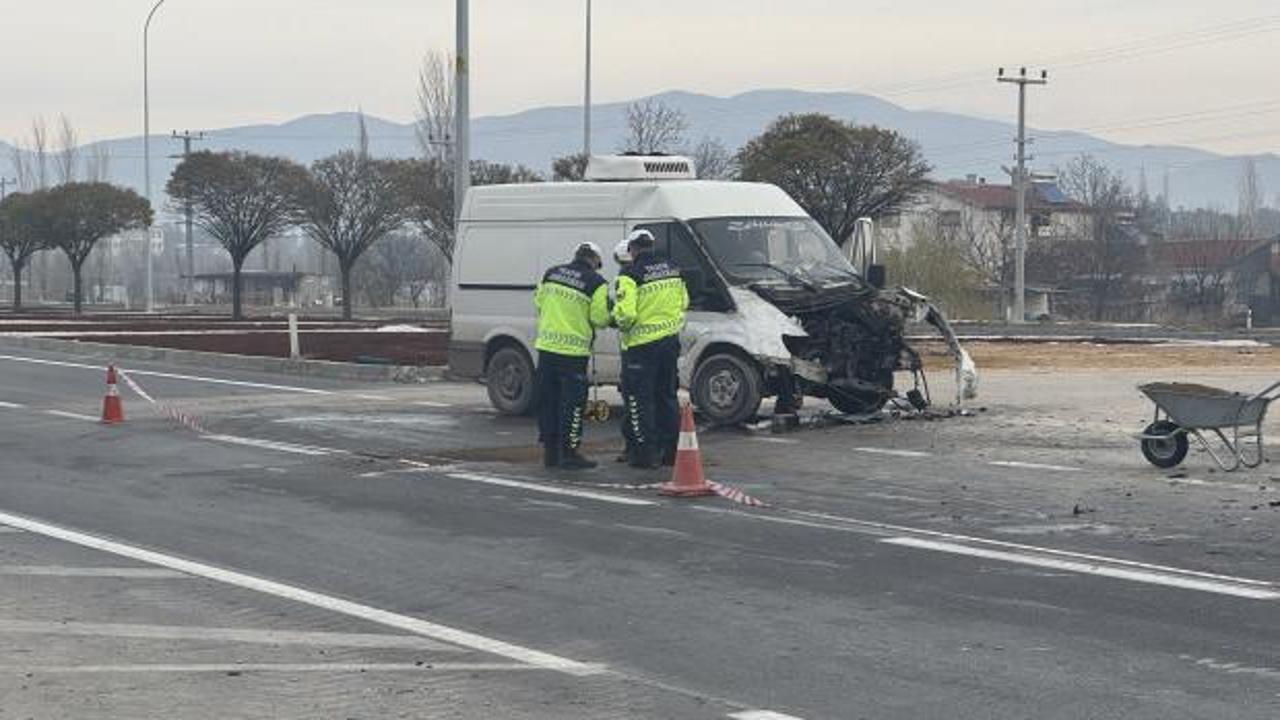 Öğrenci servisi kamyonetle çarpıştı: Çok sayıda yaralı var!