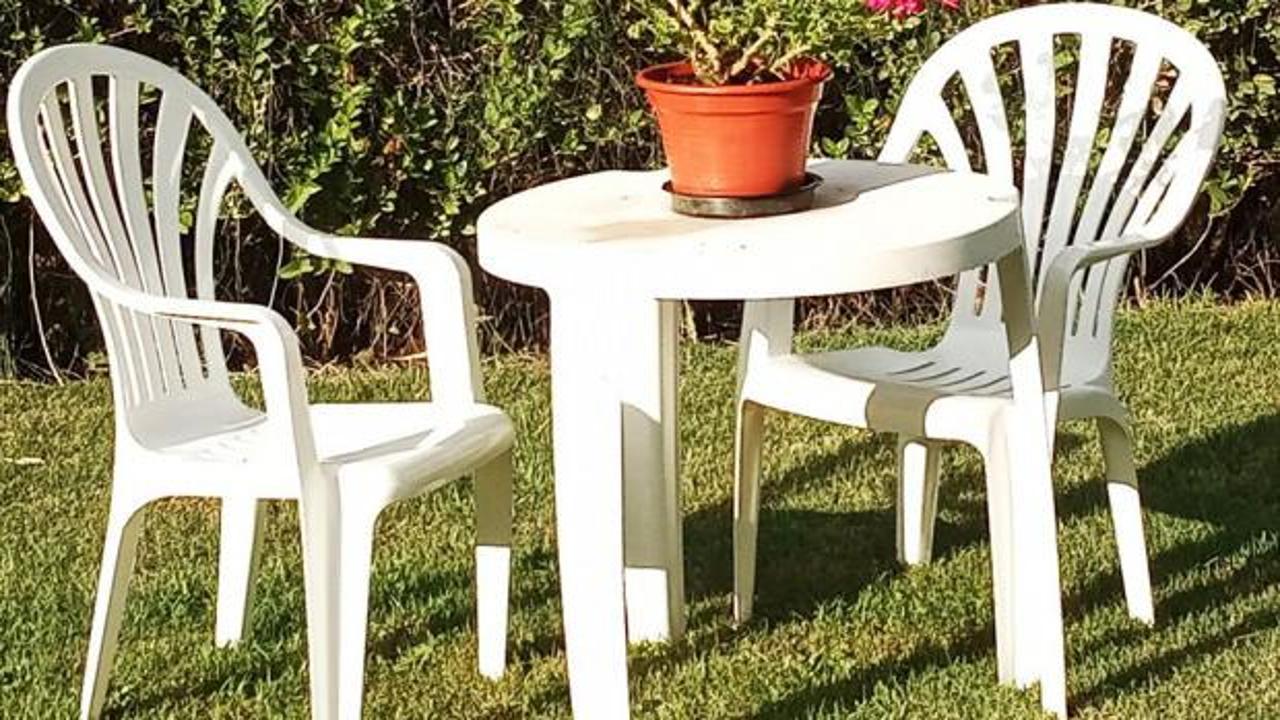 Tüm dünyayı fetheden beyaz plastik sandalye neden bu kadar ünlü?