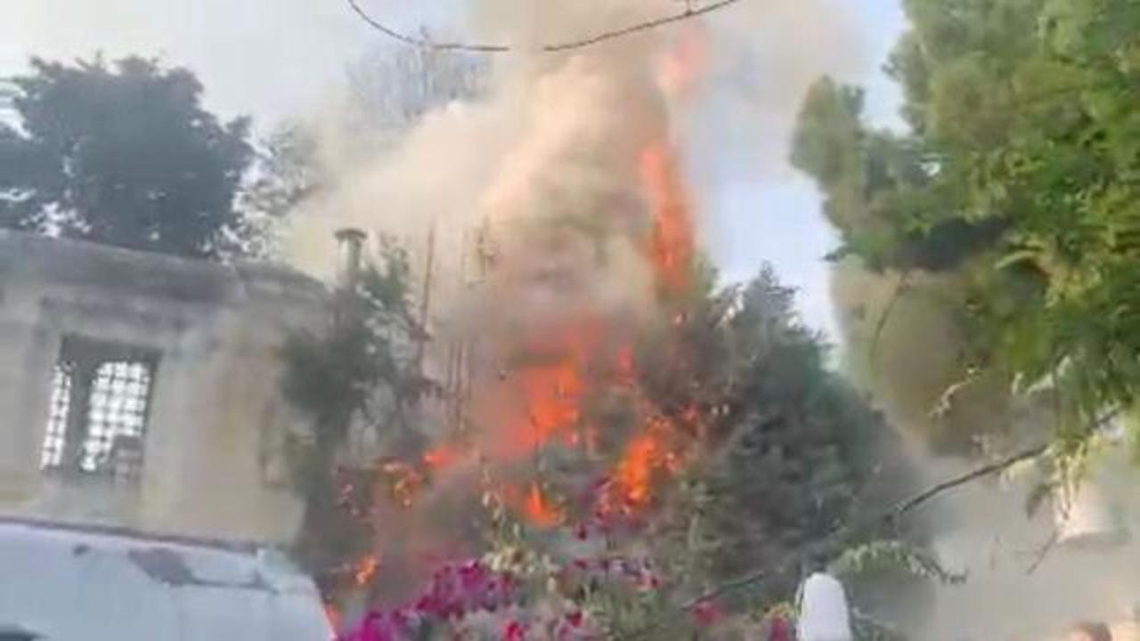 Sultanahmet Meydanı'nda bir restoranda yangın