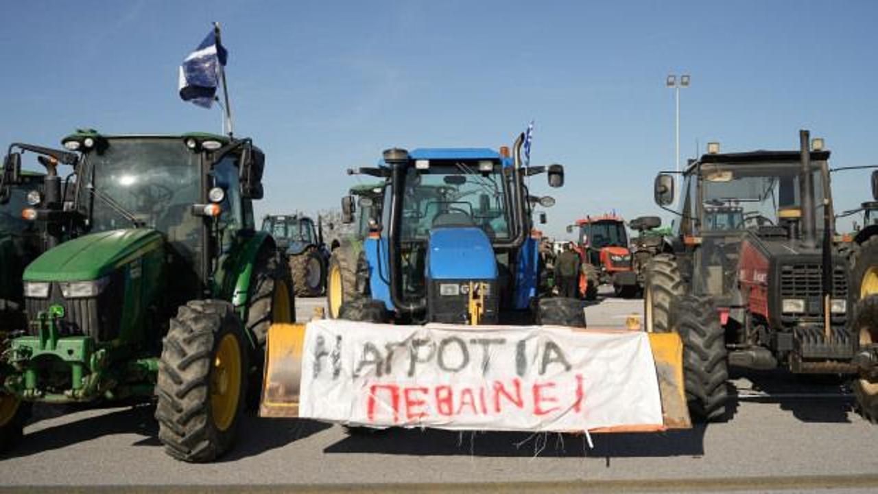Türk sınırında büyük protesto: Çiftçiler ayaklandı!