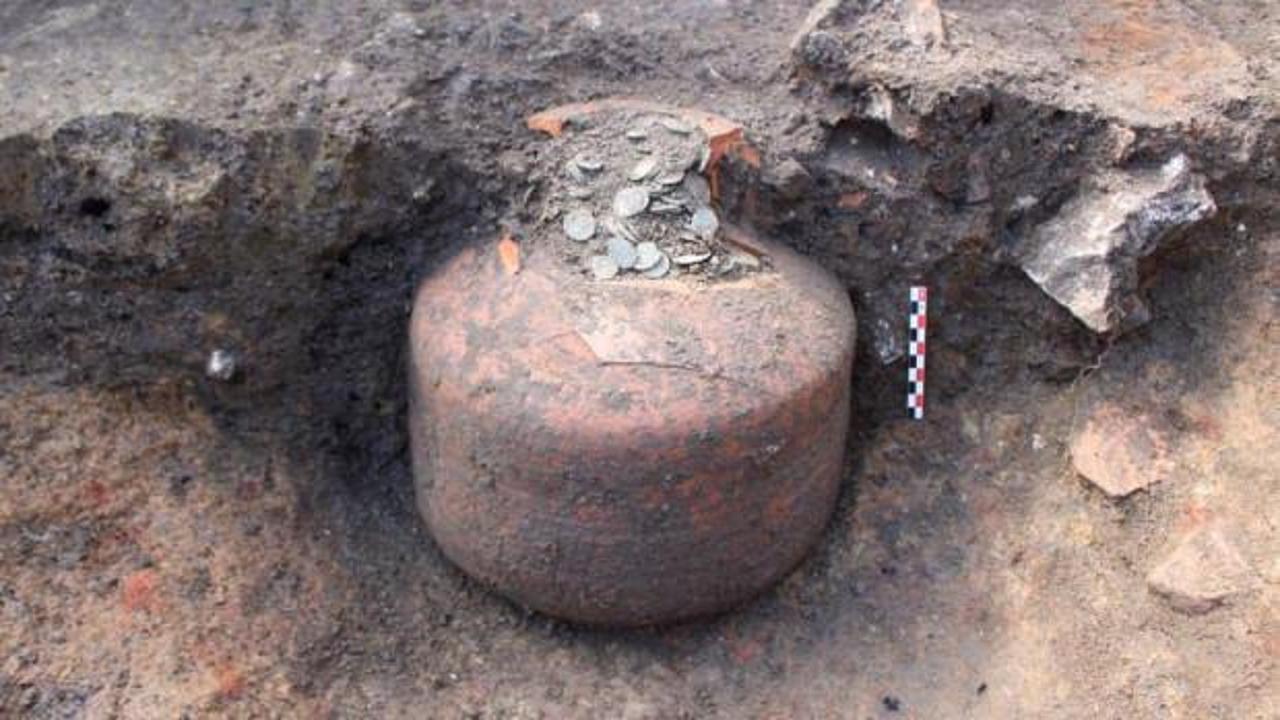 Yerin altından çıkan antik kumbara şok etti! Fransa'daki kazıda 1700 yıllık keşif! 