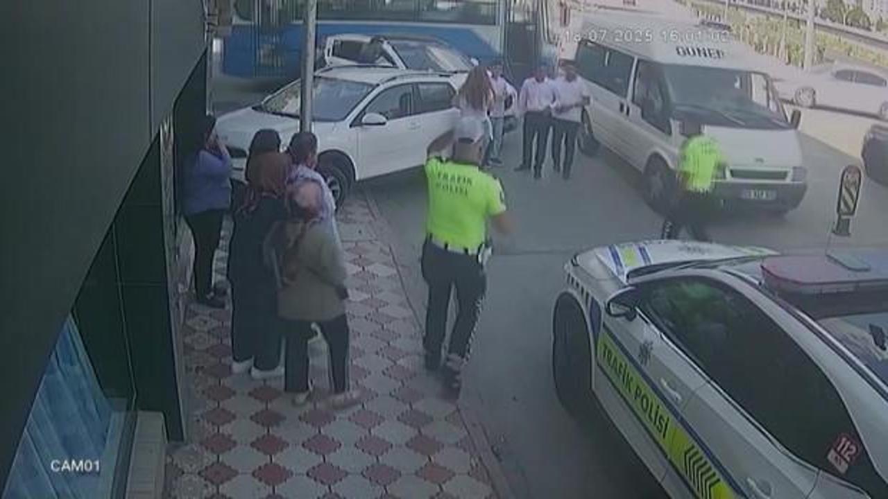 Amasya&rsquo;da ara&ccedil; mağaza vitrinine girdi: O anlar kamerada