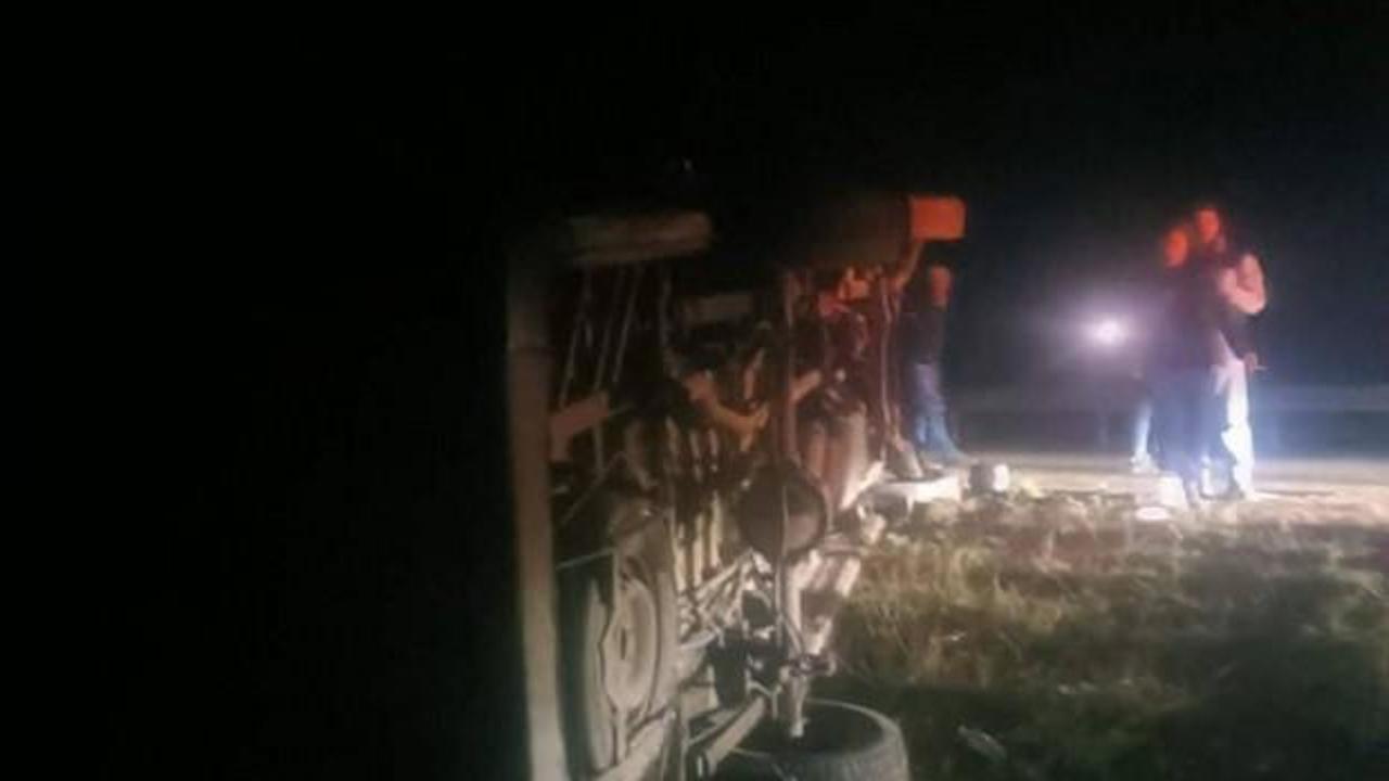 Ankara'da işçi servisi devrildi: 14 yaralı