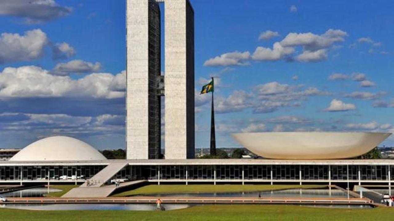 Brezilya Meclisi'ne polis müdahalesi! Milletvekilleri birbirine girdi