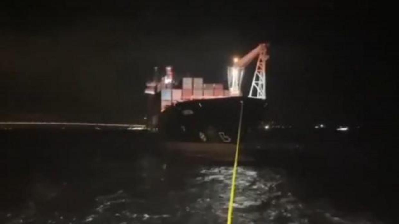 Çanakkale Boğazı'nda gemi arızalandı: Akıntı ile sürüklendi!