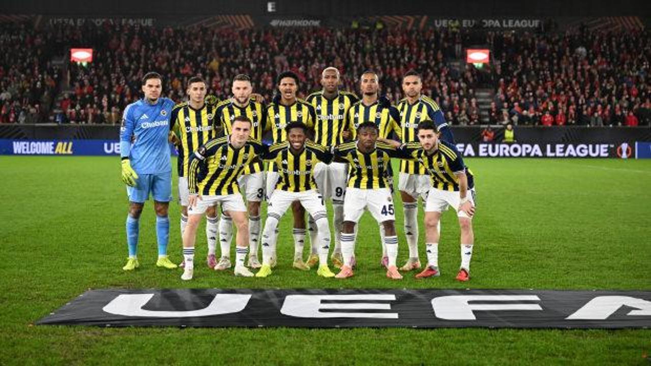 Fenerbahçe'de zorunlu değişiklik! Sakatlanıp çıktı