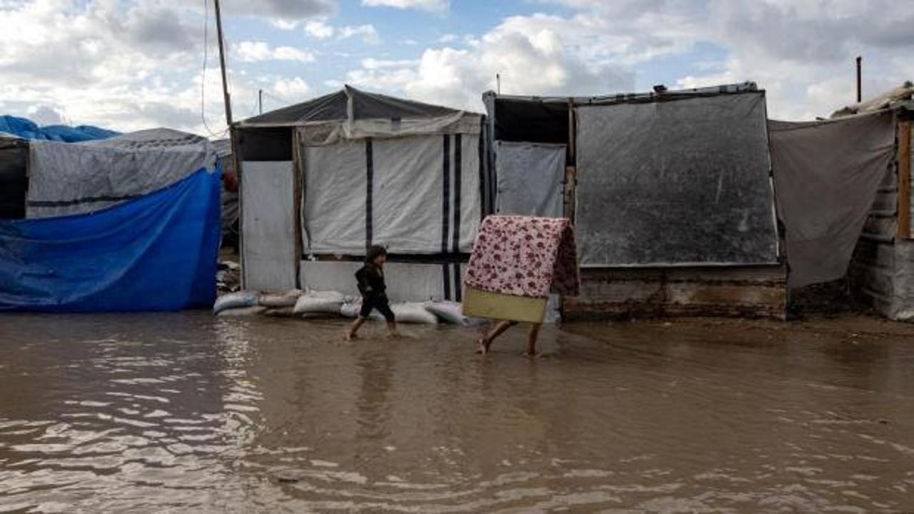 Gazze'yi şiddetli fırtına vurdu: 27 binden fazla çadır kullanılmaz halde! Ölüler var