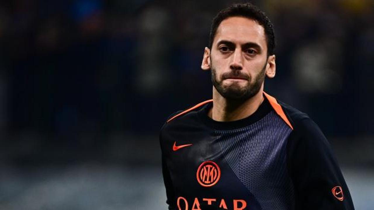 Hakan Çalhanoğlu korkuttu! 11. dakikada oyundan çıktı