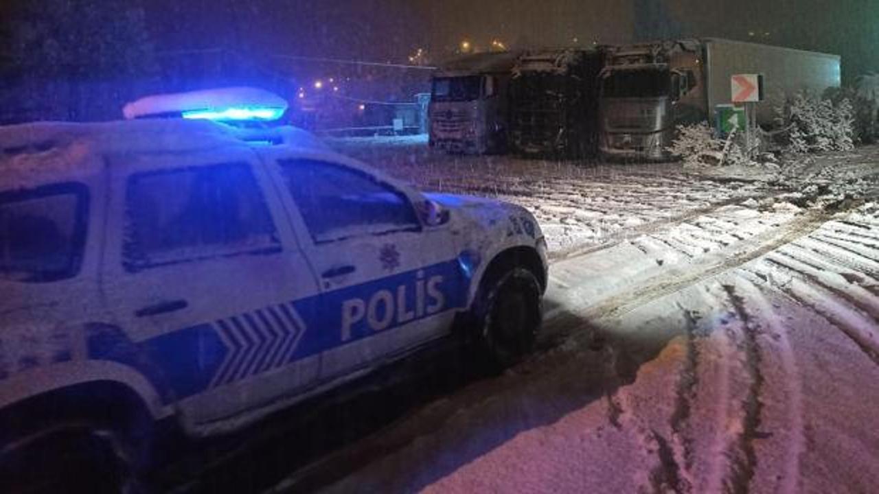 Ilgar Geçidi kar nedeniyle kapandı, araçlar yolda kaldı