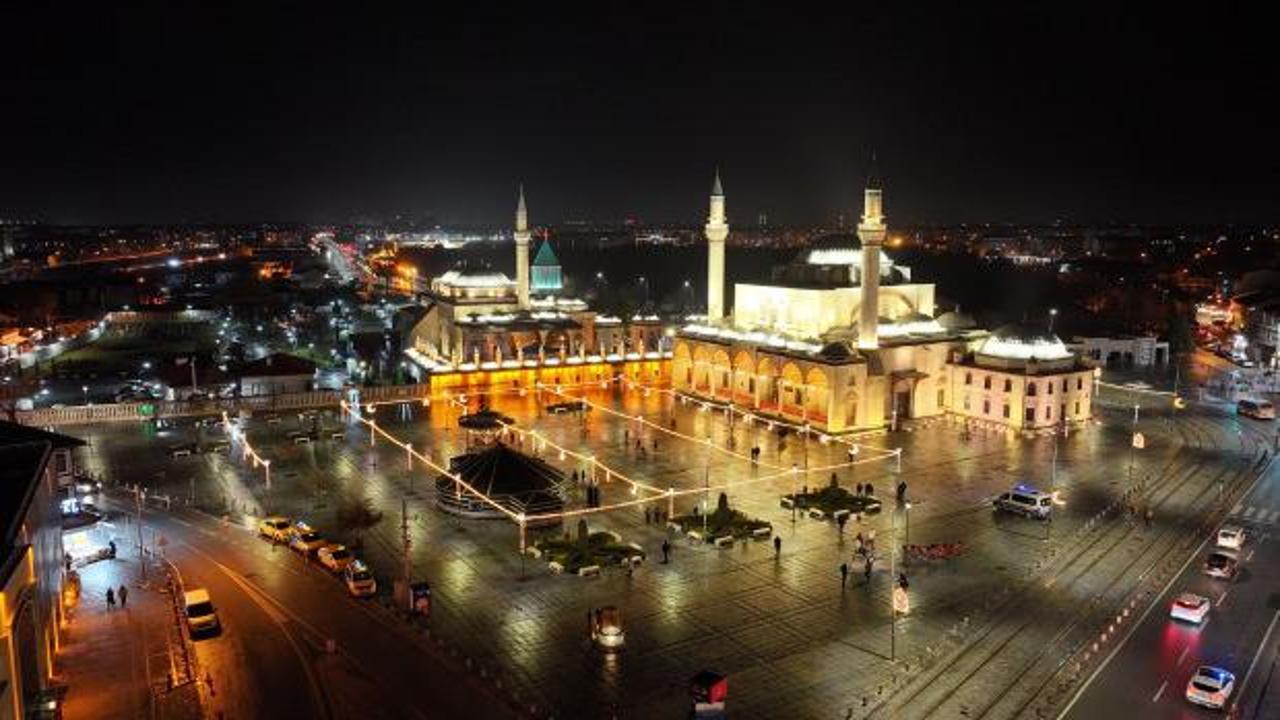 Konya Büyükşehir'in Şeb-i Arus'a özel aydınlatmaları şehri renklendirdi