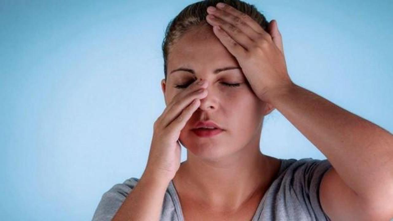 Migren değil, k&uuml;me baş ağrısı: Mevsim ge&ccedil;işlerinde artan sessiz tehlike