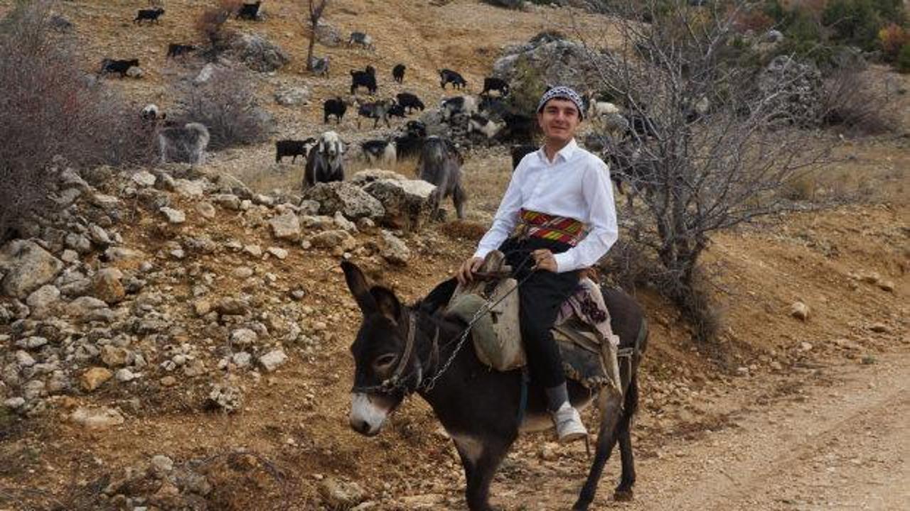 Söylediği manilerle dikkat çeken Yusuf: "Ne örecen elin vilayetini sarayını"