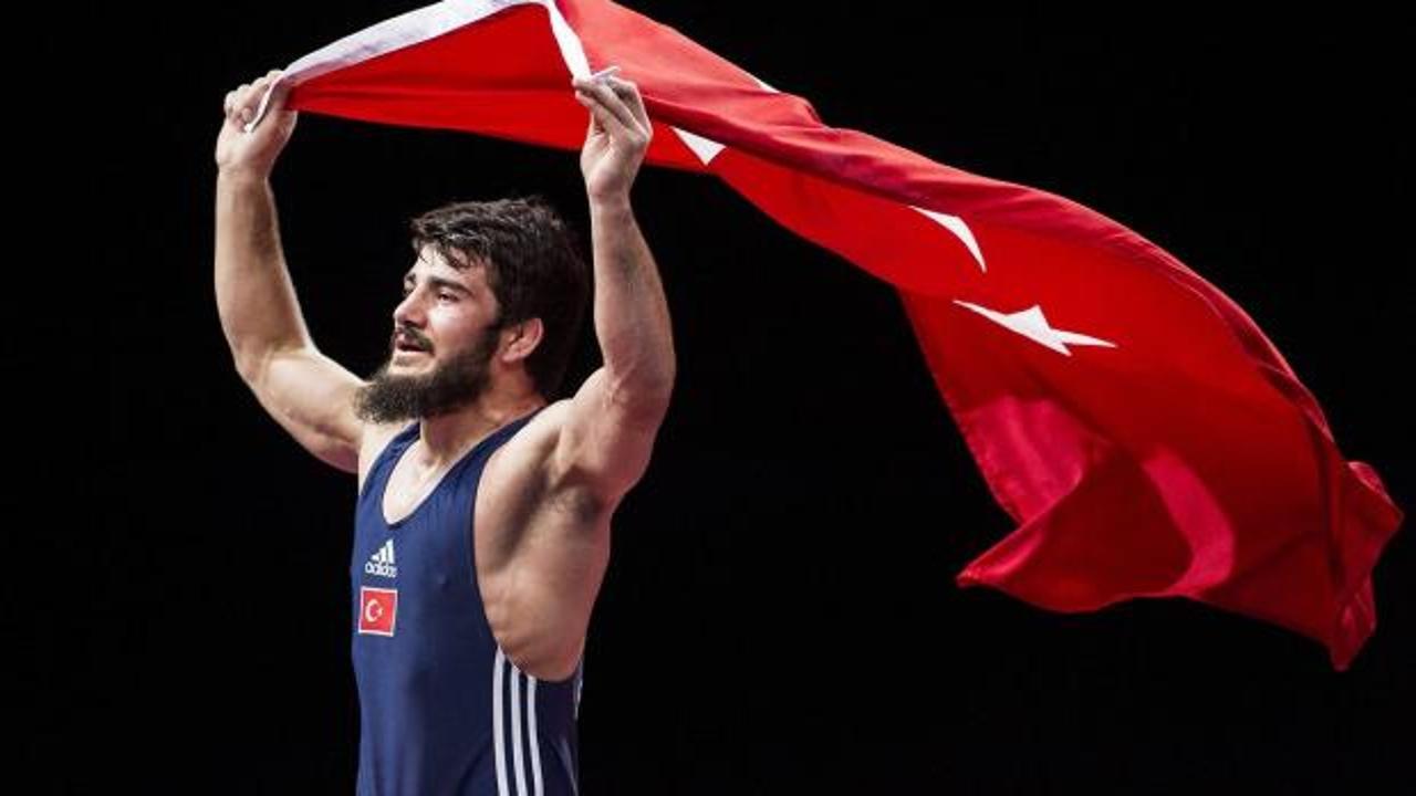 Olimpiyat madalyalı Türk güreşçi emekliye ayrıldı: Yeni görevi belli oldu