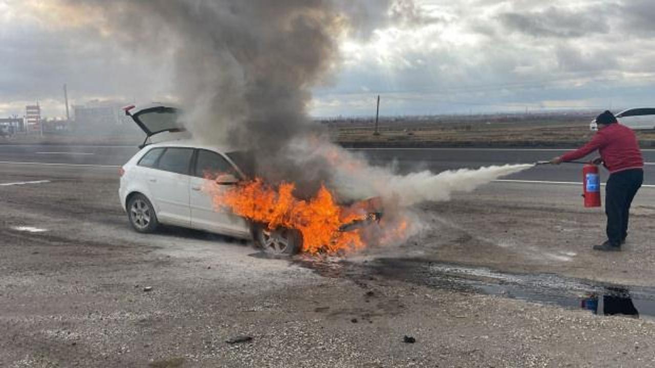 Otomobil hareket halinde yandı!