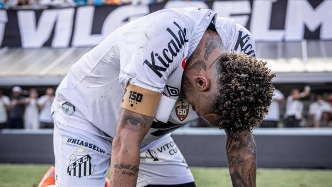 Sakat sakat oynadı! 'Çocukluk aşkı'nın küme düşmesine engel oldu