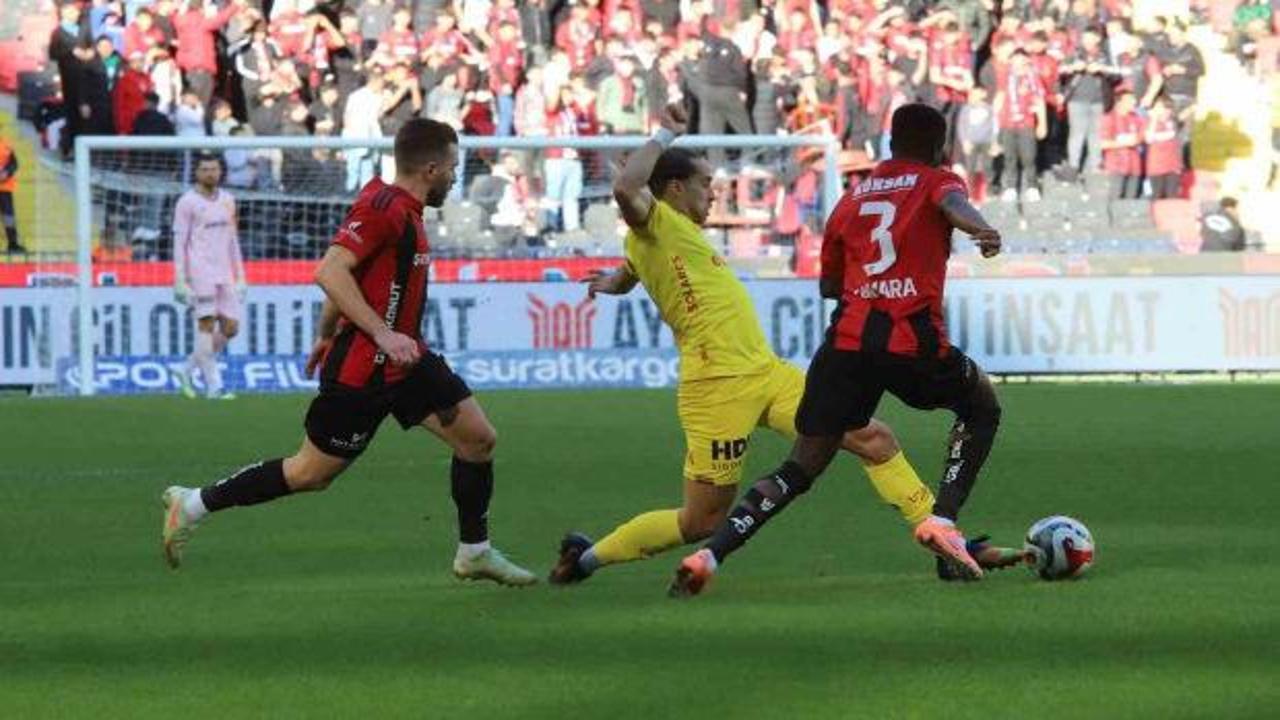 Gaziantep FK, penaltıyı ka&ccedil;ırdı! G&ouml;ztepe 3 puanı ikinci yarıda kaptı