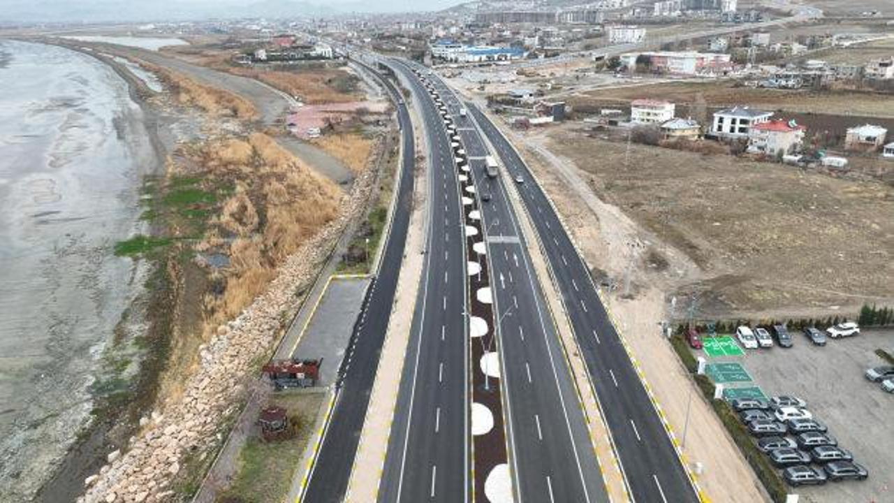 Bakan Uraloğlu duyurdu: Van &Ccedil;evre Yolu'nun 28 kilometrelik kesimi a&ccedil;ıldı!