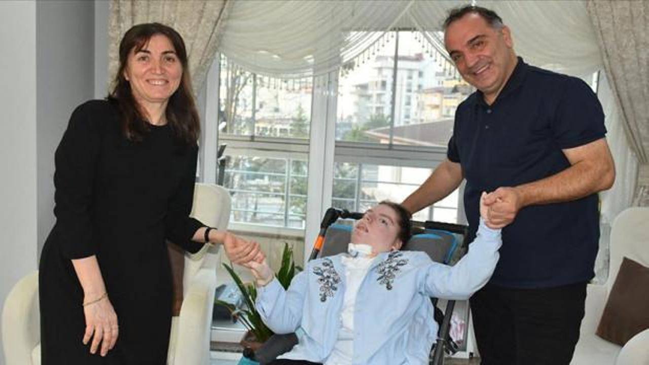 Yatağa bağımlı lizensefali hastası kızlarına ömürlerini adadılar