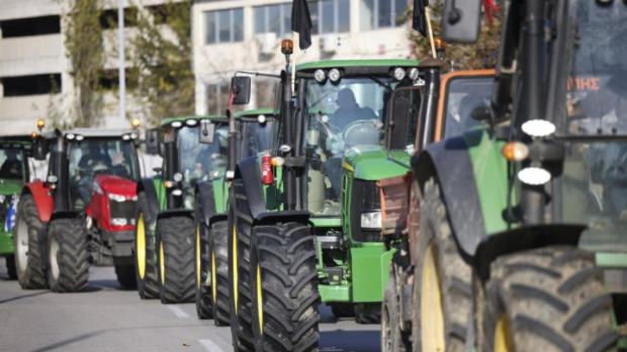 Yunanistan'da çiftçiler Selanik Limanı'nı kapattı