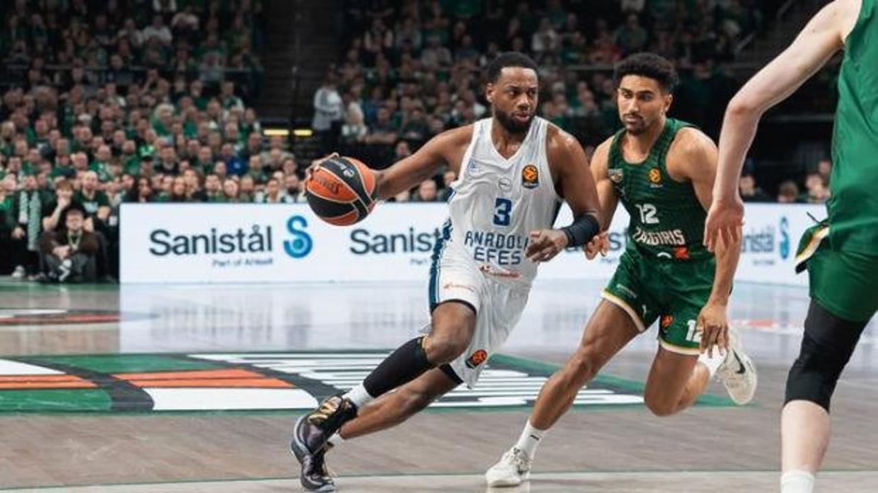Anadolu Efes'ten muhteşem galibiyet! Deplasmanda 23 sayı fark attı