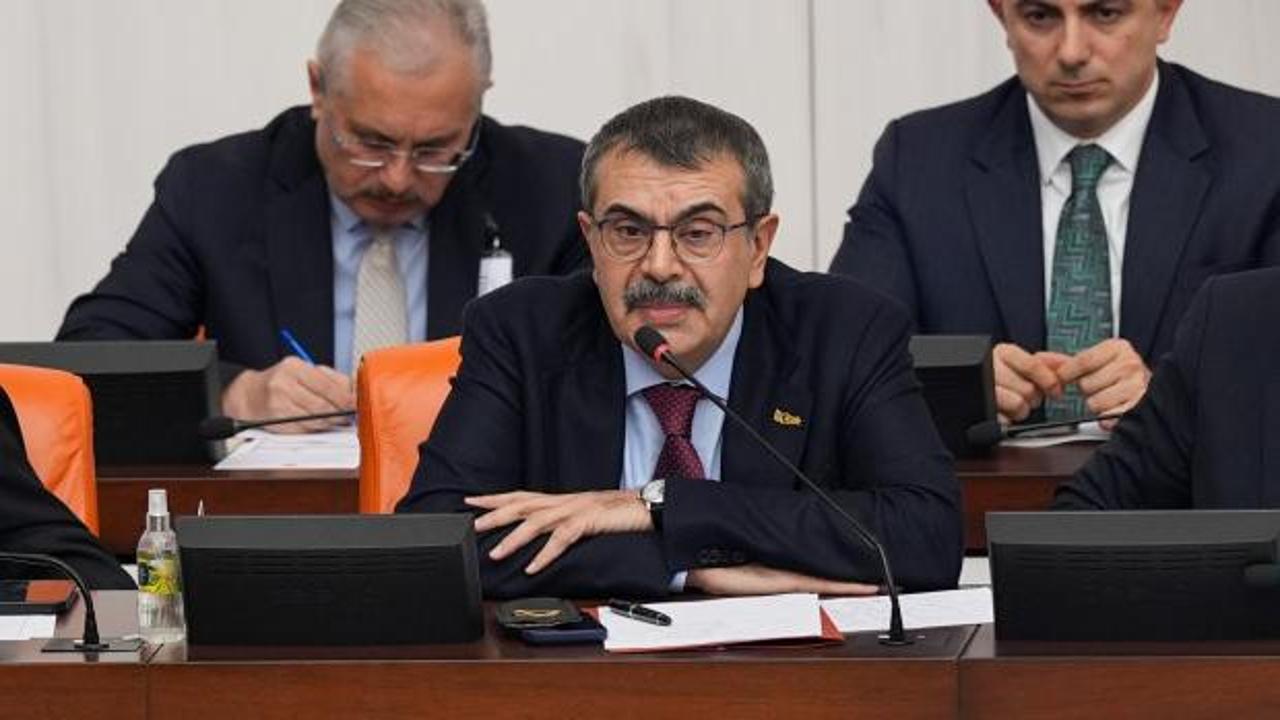 Bakan Tekin'den K&uuml;rt&ccedil;e &ouml;ğretmen a&ccedil;ıklaması